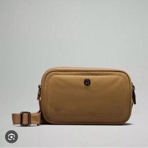 Lululemon crossbody camera bag in artifact